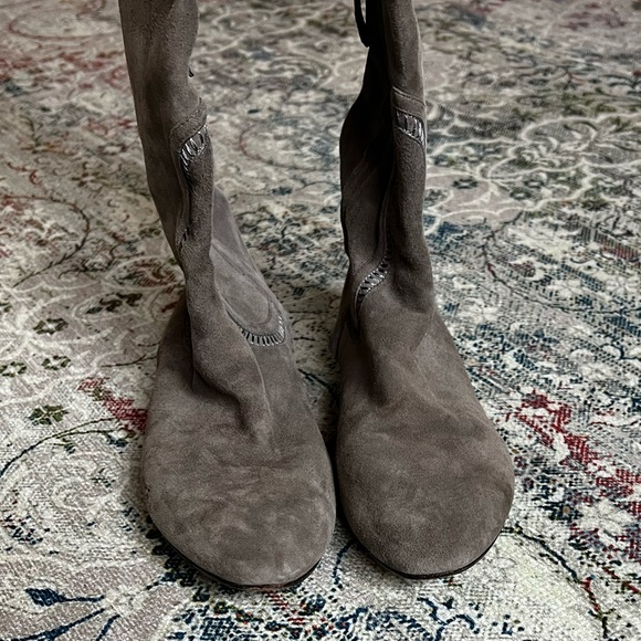 Maria Sharapova Cole Haan suede boots - Picture 3 of 8